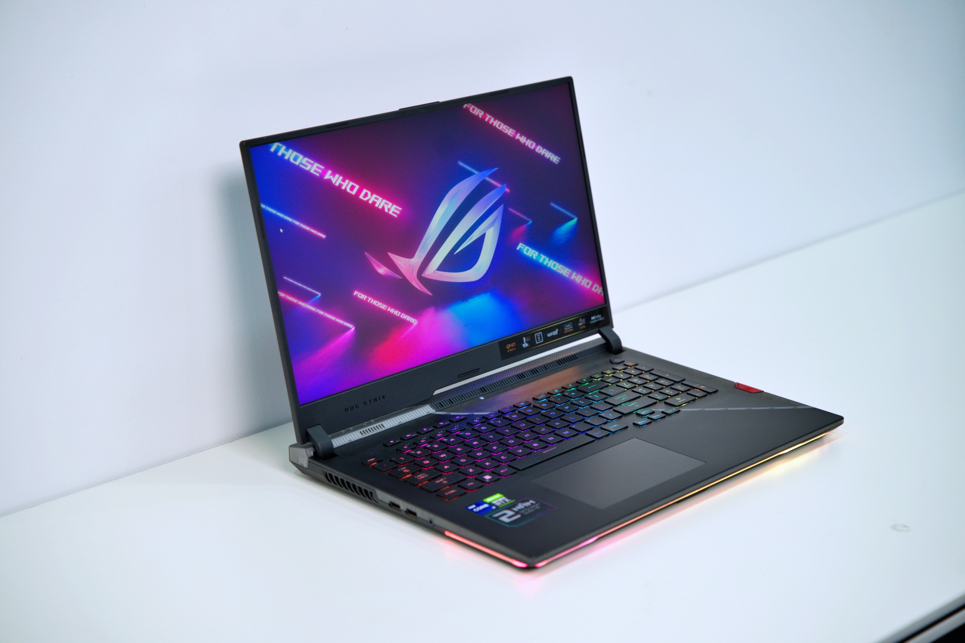 Laptop game ASUS ROG Strix SCAR 17 - RTX 3080Ti đầu tiên về Việt Nam